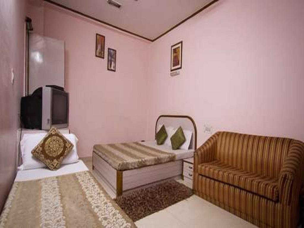 Hotel Woodland Deluxe Нью-Дели Экстерьер фото