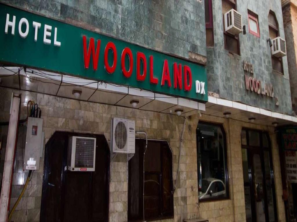 Hotel Woodland Deluxe Нью-Дели Экстерьер фото