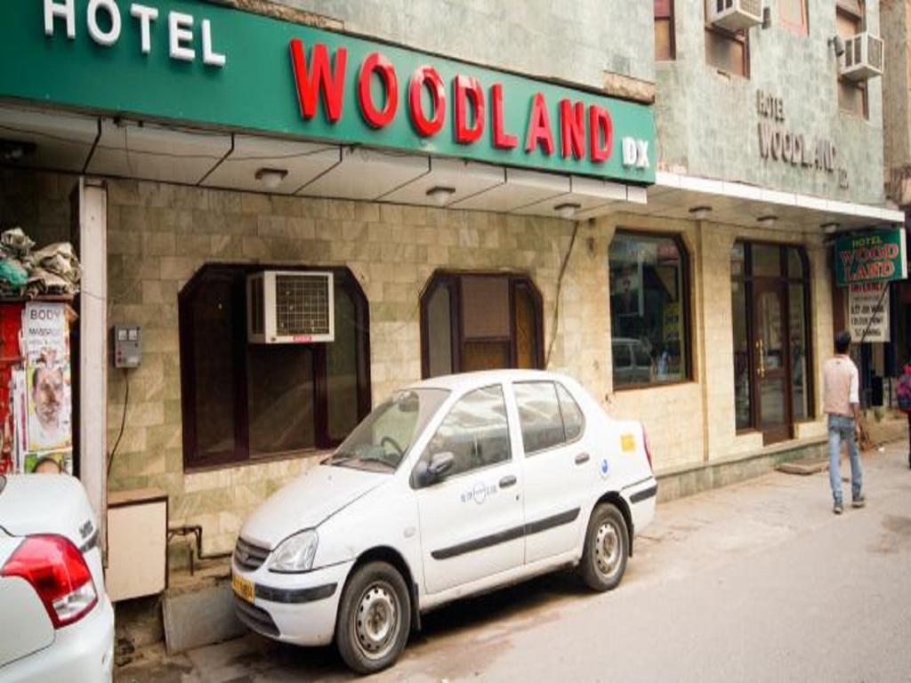 Hotel Woodland Deluxe Нью-Дели Экстерьер фото